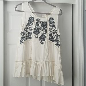 Umgee white tank with blue flower detail